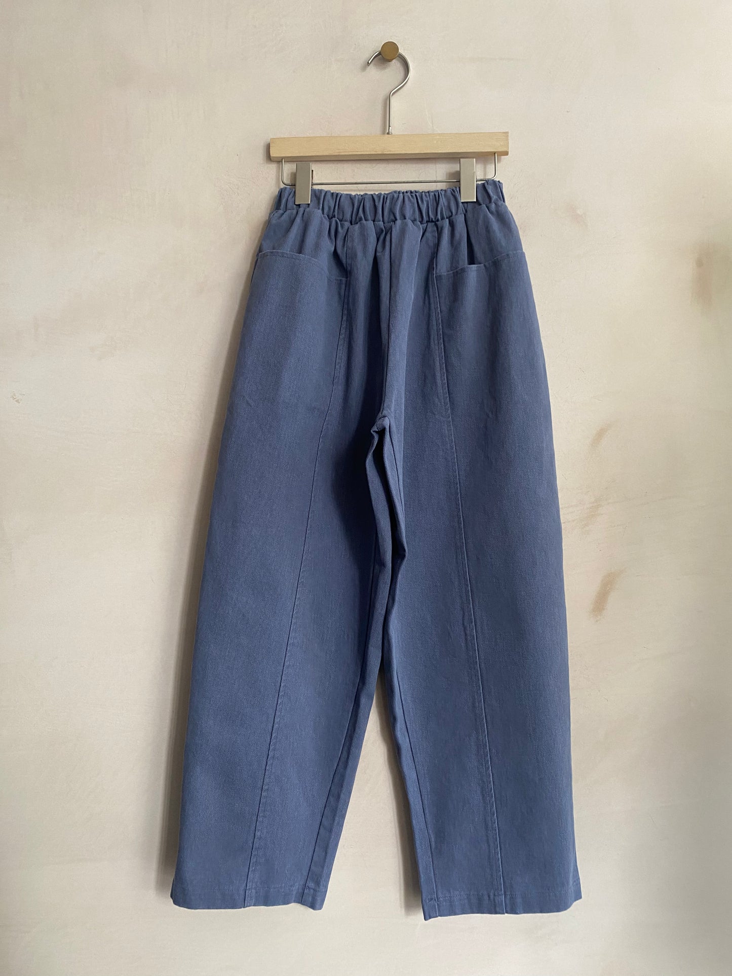 Cropped Baggy Trousers with Floppy Front Pockets -Blue-