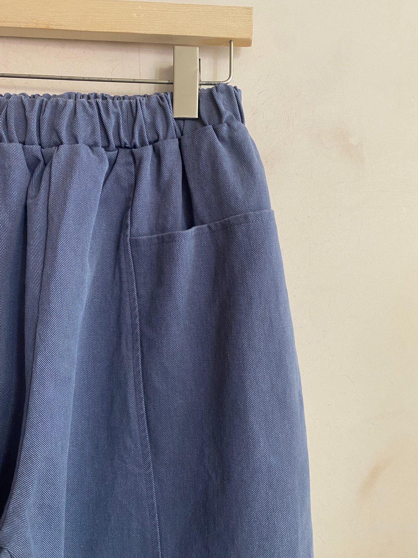 Cropped Baggy Trousers with Floppy Front Pockets -Blue-