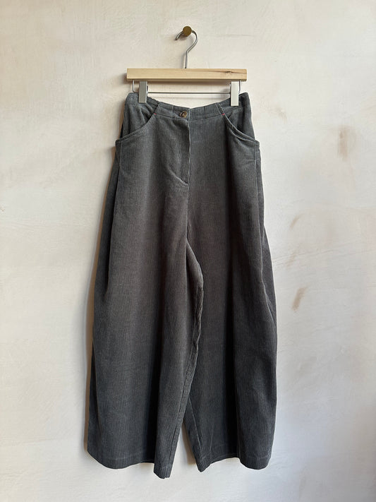 Corduroy very wide trousers -Grey-