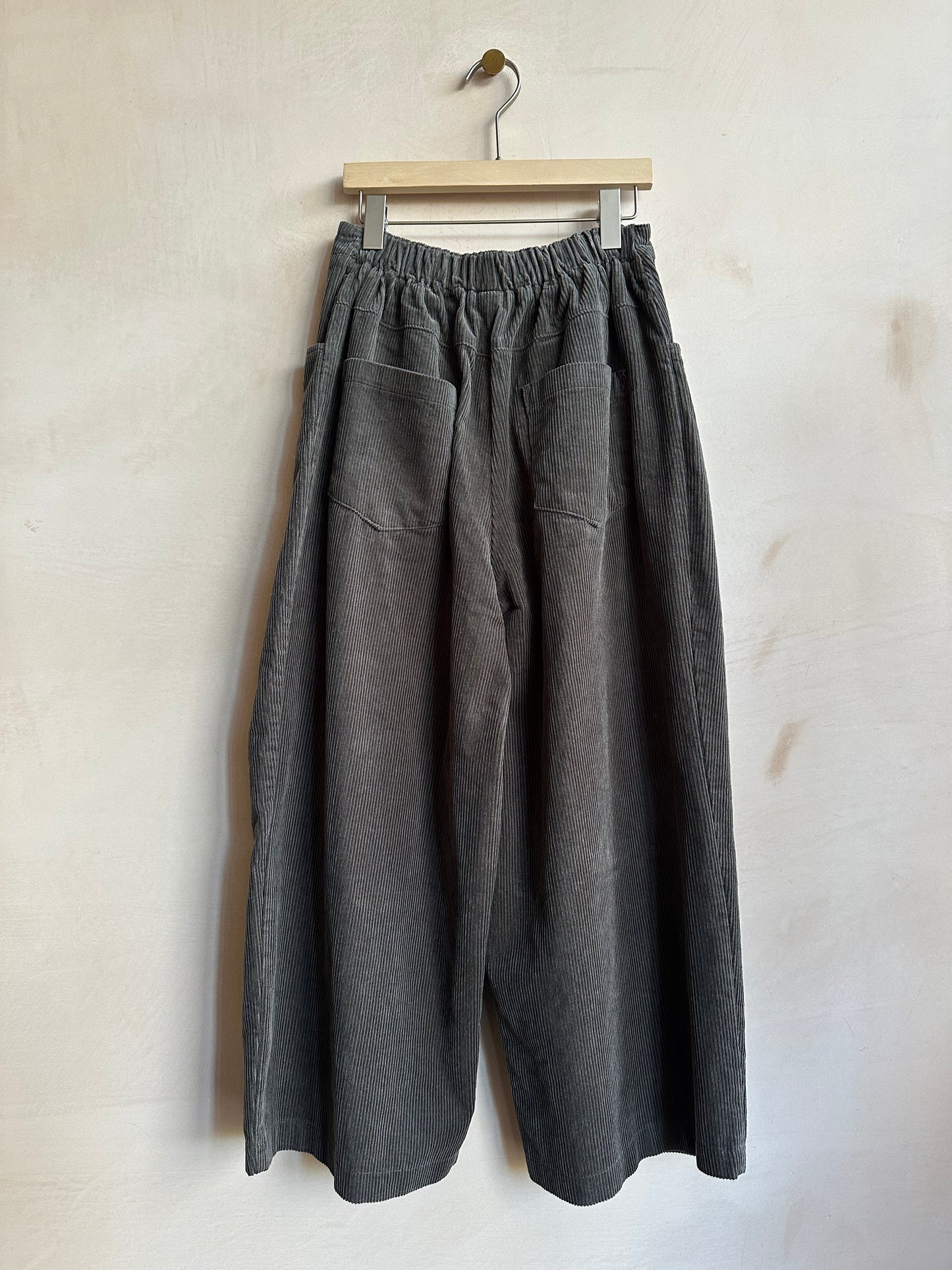 Corduroy very wide trousers -Grey-