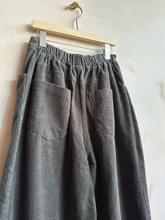 Corduroy very wide trousers -Grey-