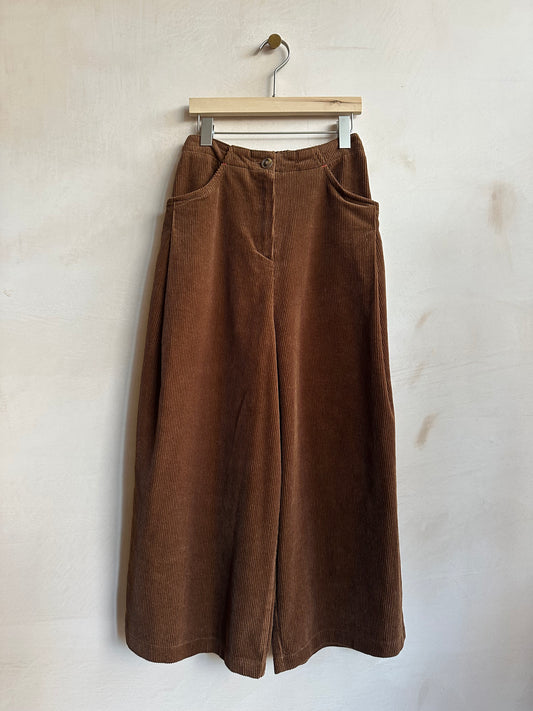 Corduroy very wide trousers -Brown-