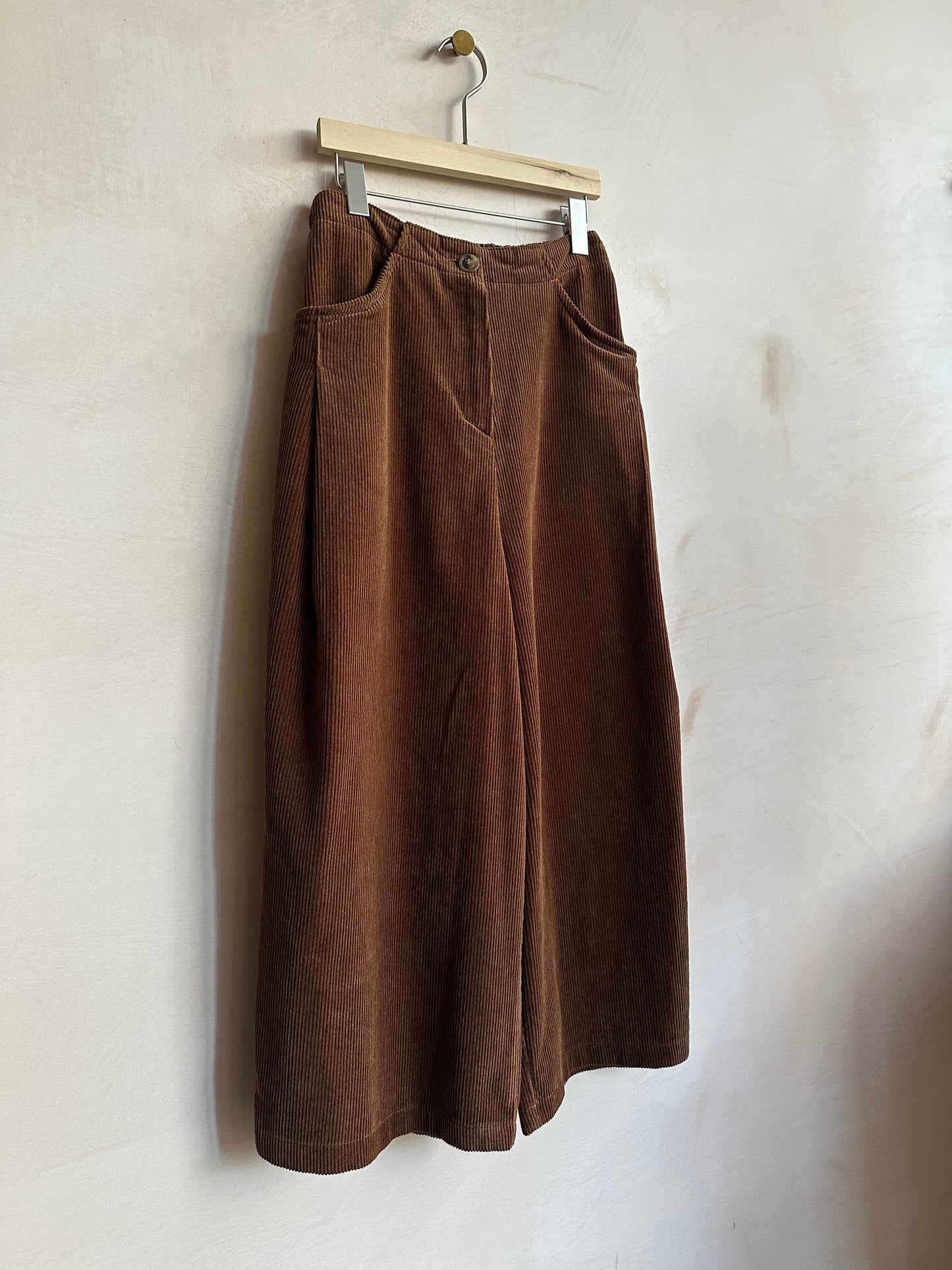 Corduroy very wide trousers -Brown-