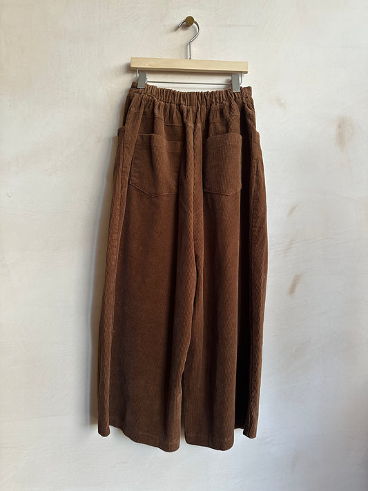 Corduroy very wide trousers -Brown-