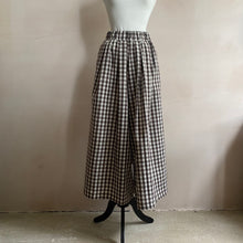 Check flare pleated wide pants - Brown -