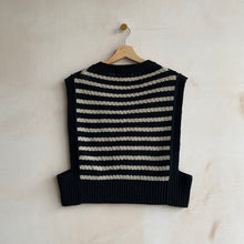 Stripe knit vest -BLACK-