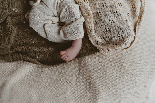 Lightweight organic cotton knit baby trousers: Sand / 0-3 / With crochet trim