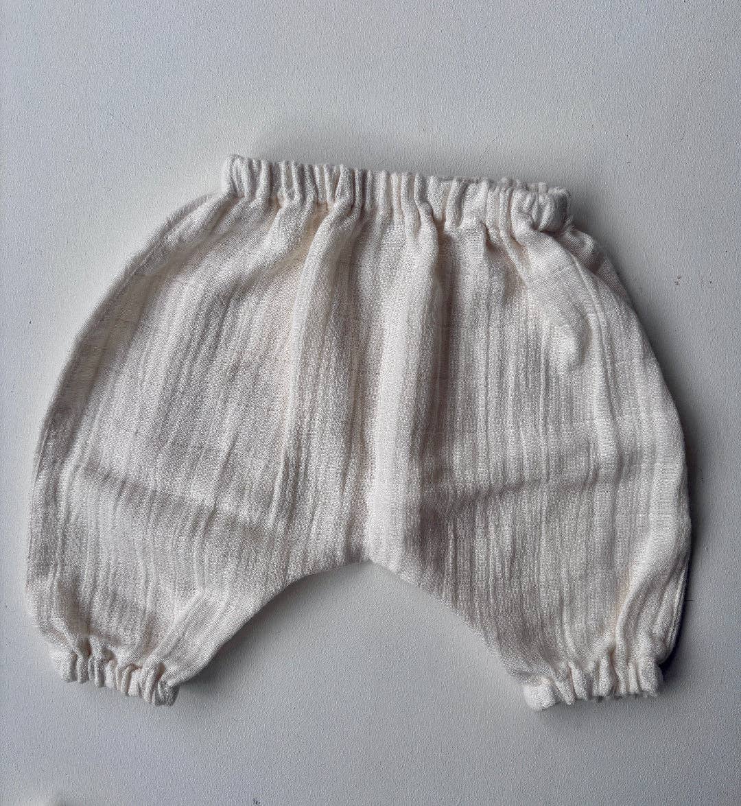 Organic cotton muslin baby pyjamas: 3-6