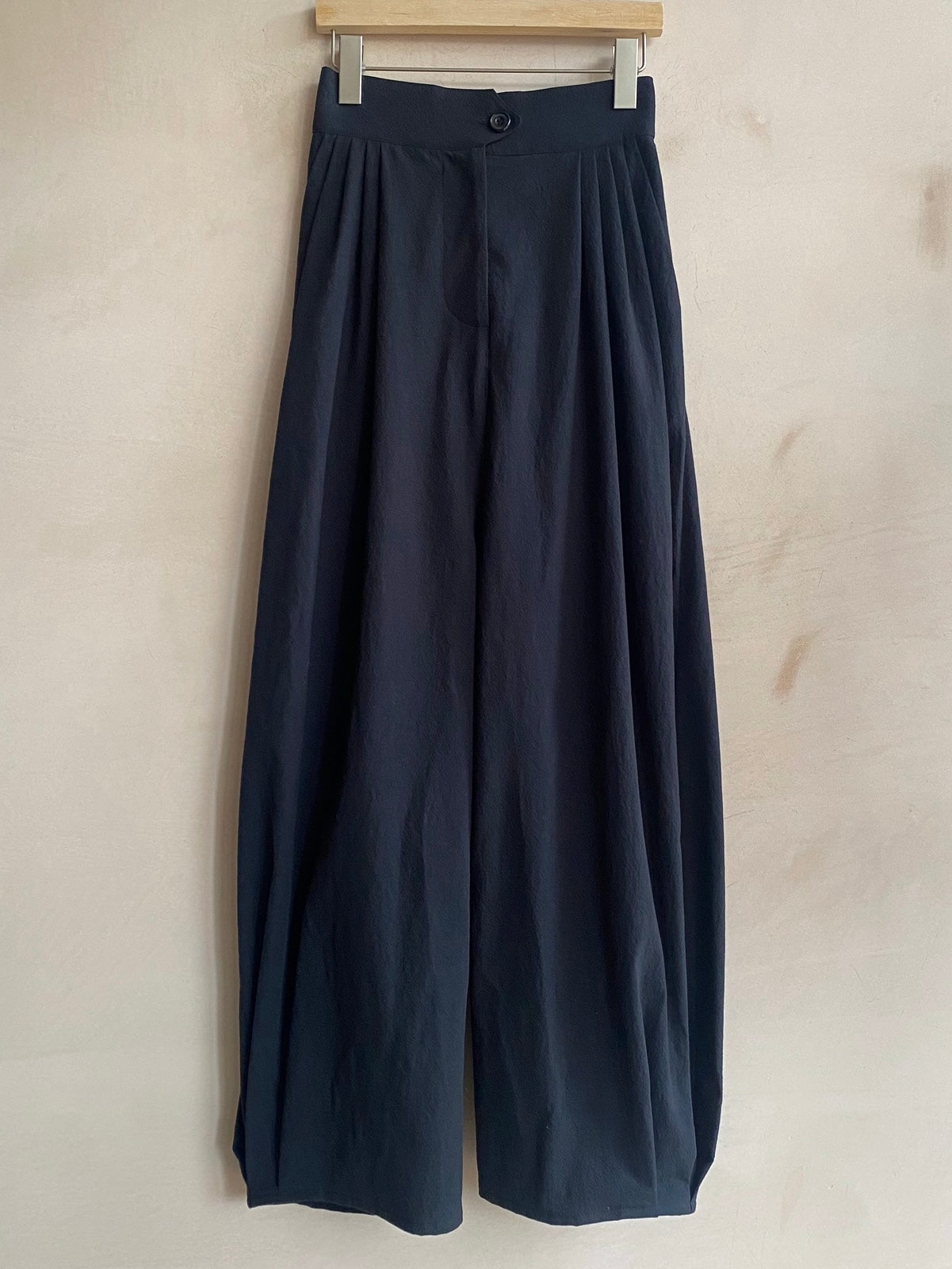 Washed Cotton Barrel Leg Trousers in Black