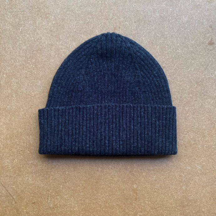 Beanie hat charcoal By green grove wevers