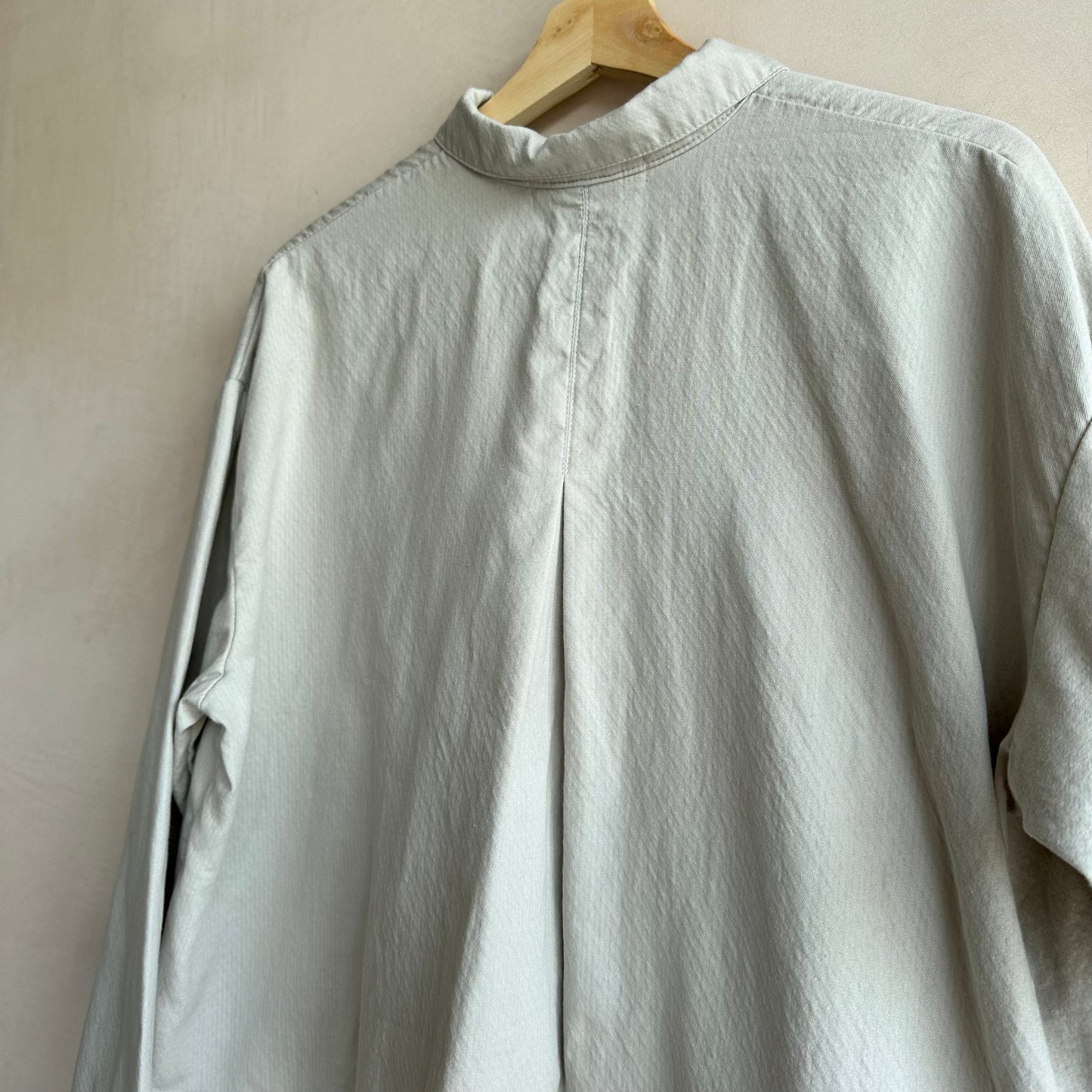 Front Two SQ pockets shirts -Beige-