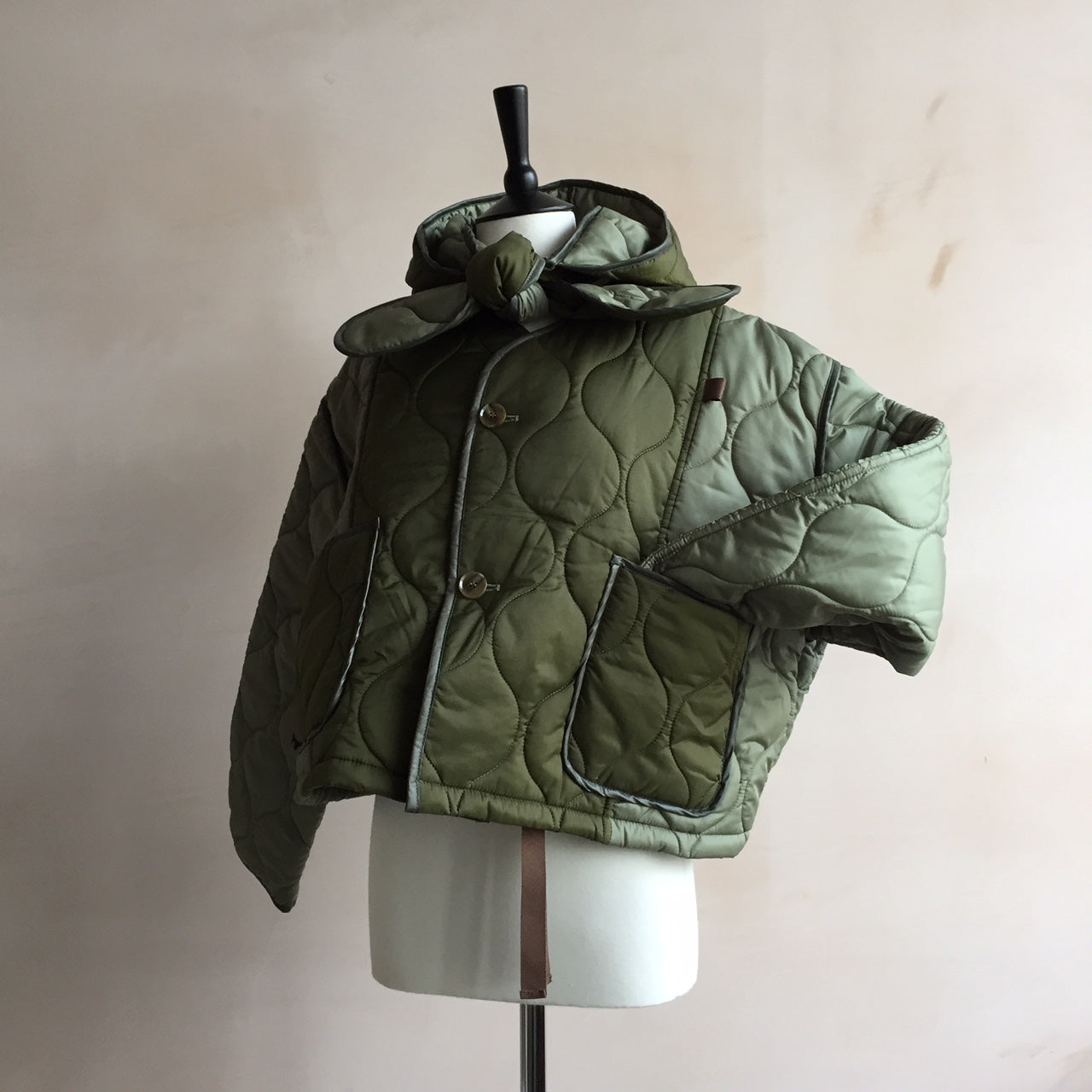 Quilting hood short JK with attached hood -Khaki- – Wondrous Theatre
