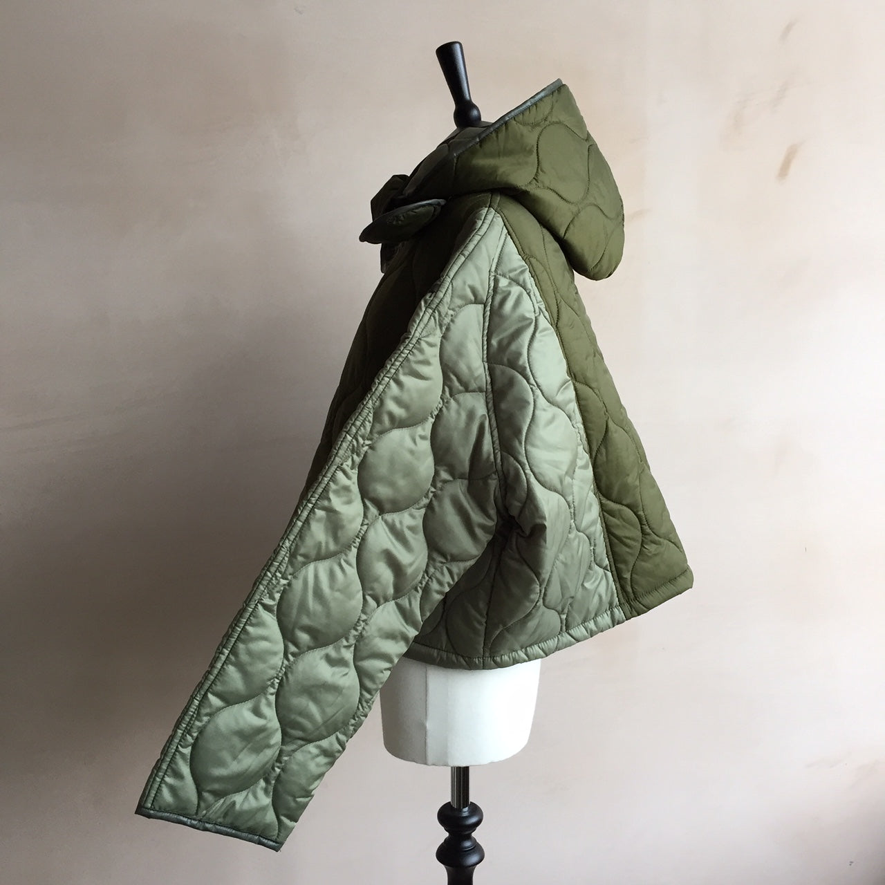 Quilting hood short JK with attached hood -Khaki- – Wondrous Theatre