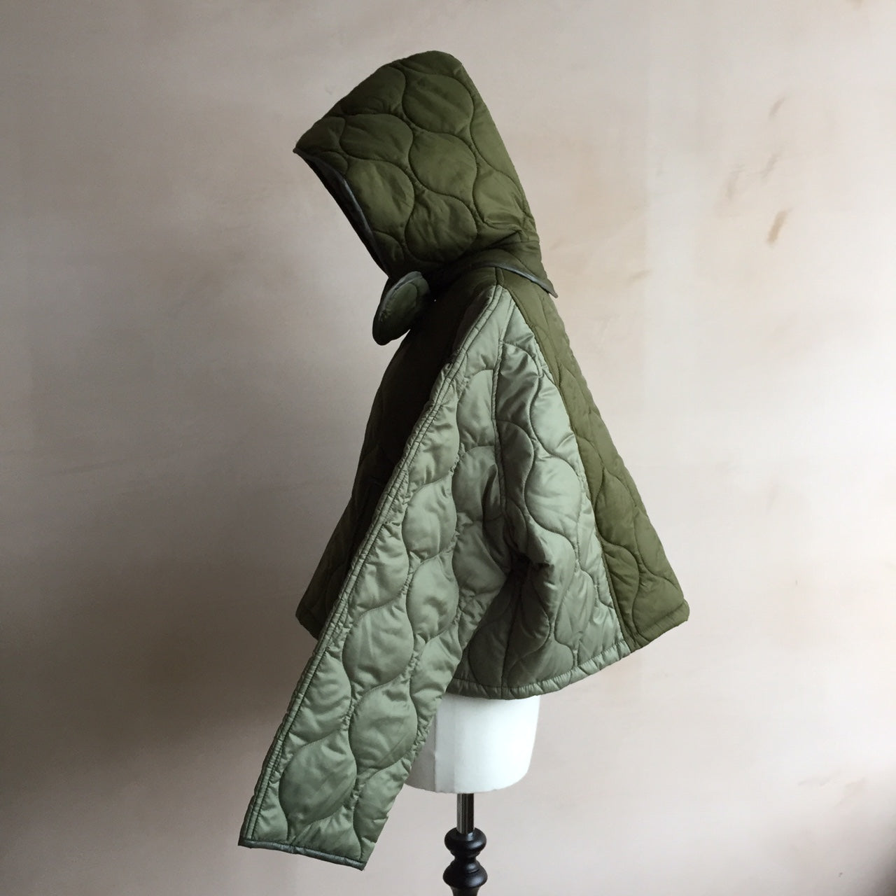 Quilting hood short JK with attached hood -Khaki- – Wondrous Theatre