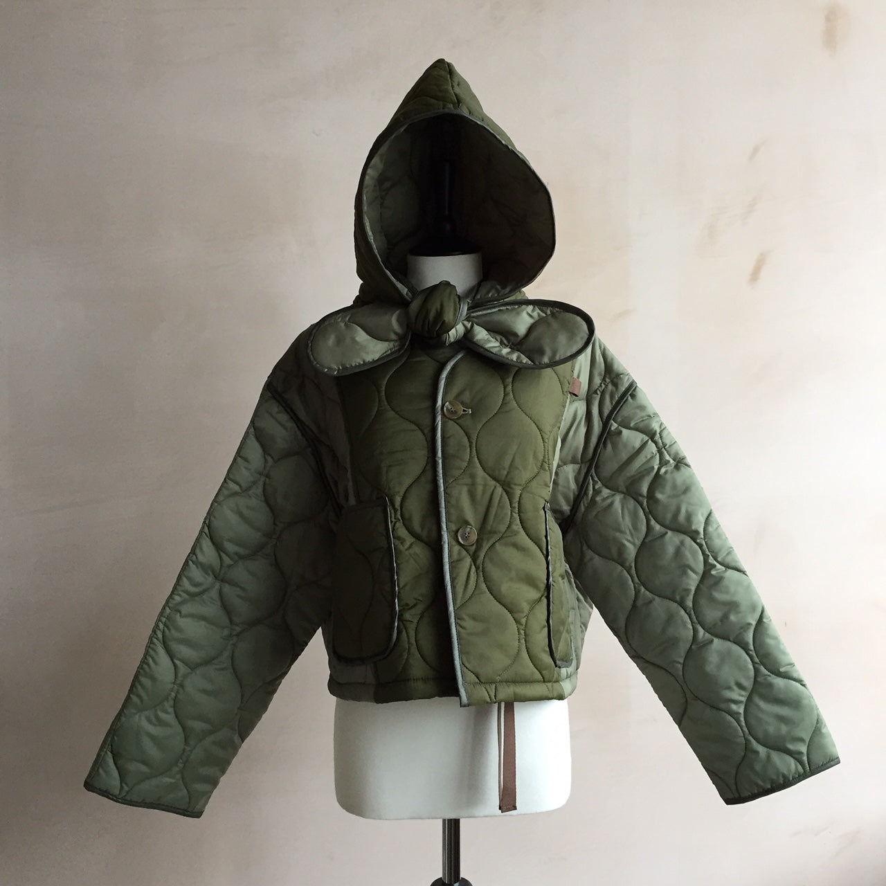 Quilting hood short JK with attached hood -Khaki- – Wondrous Theatre