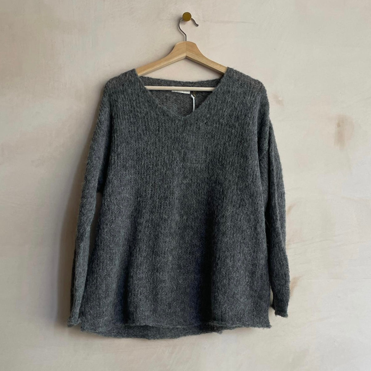 Milenia Loom V-neck Alpaca Jumper -Dark grey-